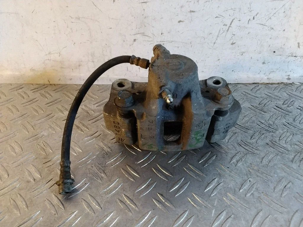 Rear brake caliper – Toyota Land Cruiser (J150) (2009-)