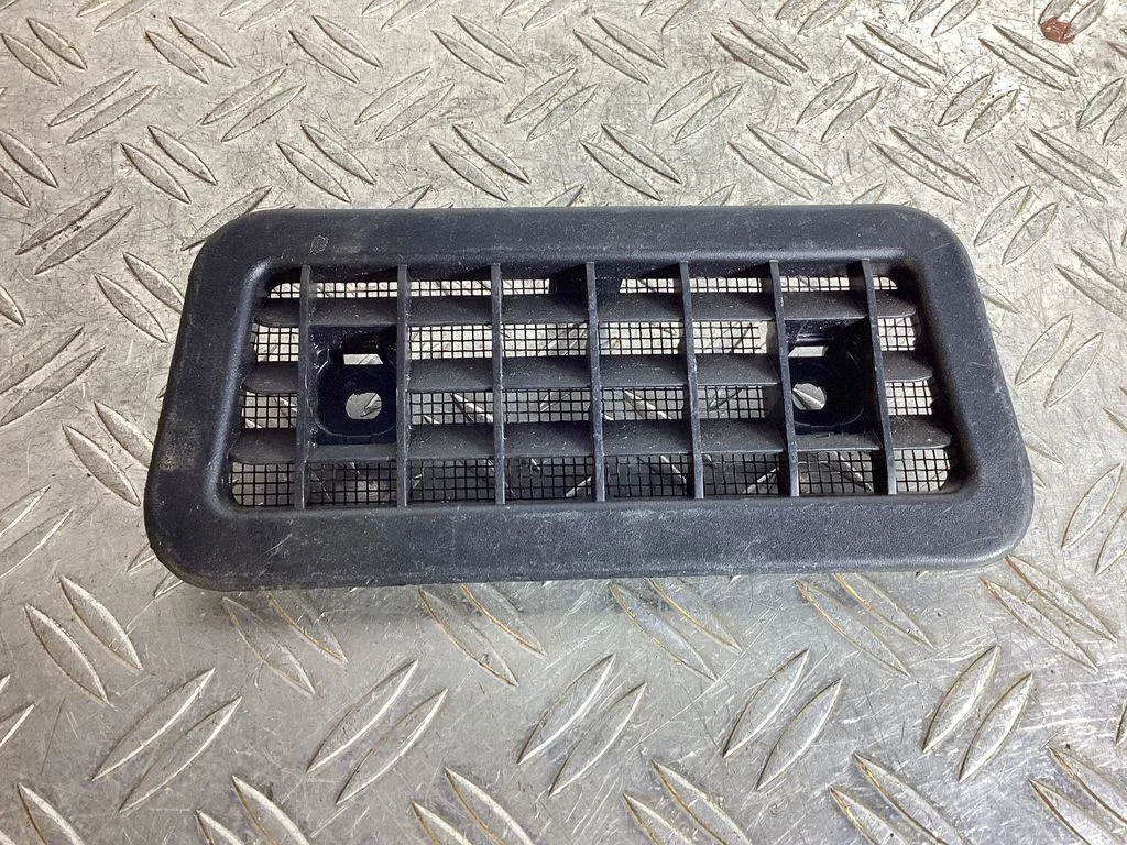 Quarter panel pressure vent – Lexus RX 450H (2016-)