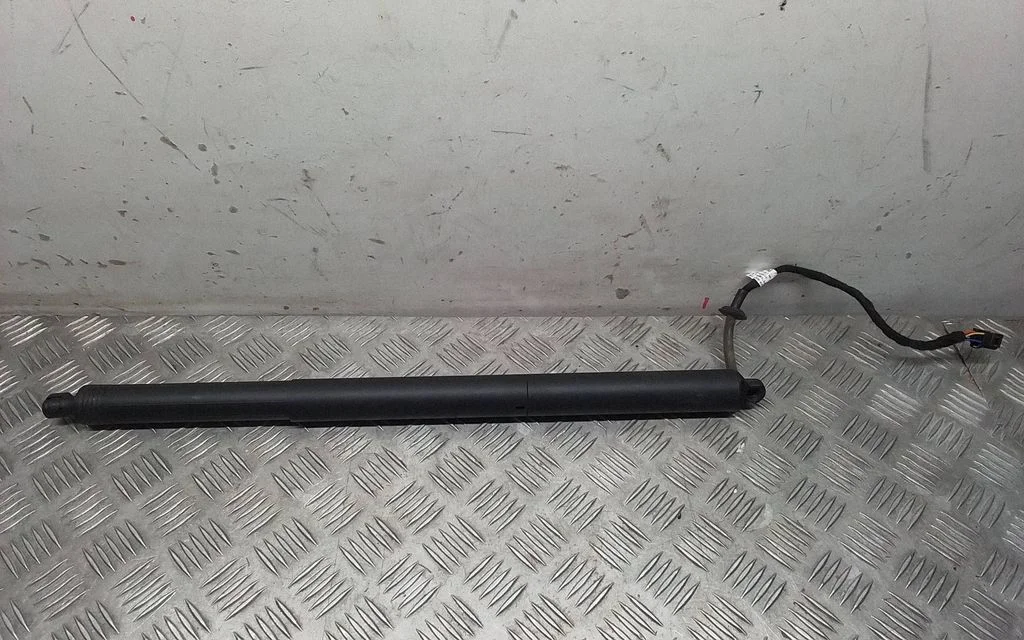 Tailgate/trunk strut/damper – Porsche Macan (95B) (2019-)