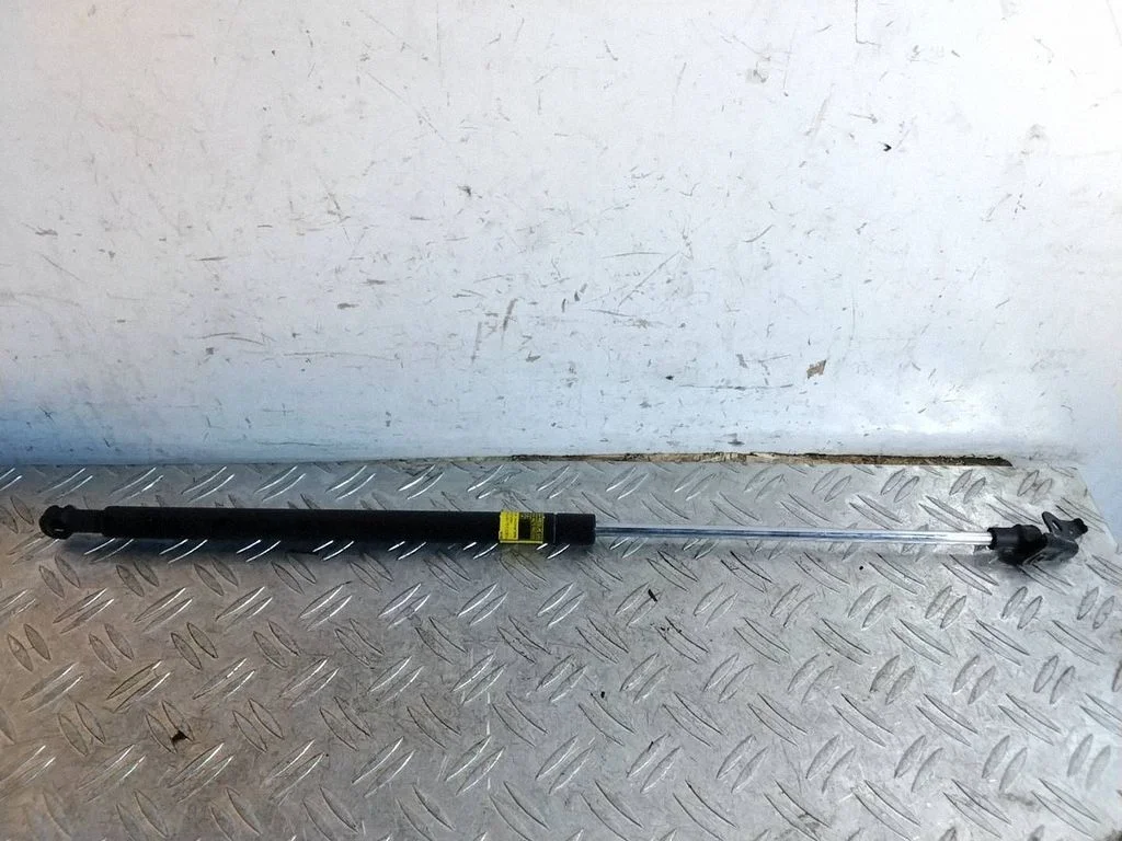 Tailgate/trunk strut/damper – Lexus IS III XE30 (2013-2020)