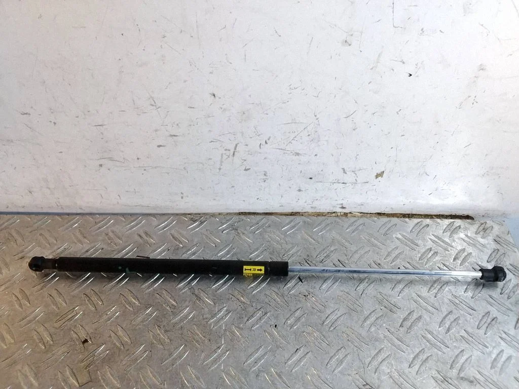 Tailgate/trunk strut/damper – Lexus IS III XE30 (2013-2020)
