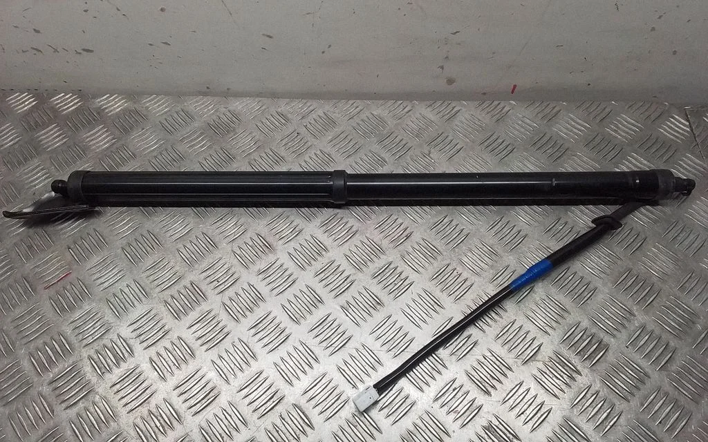 Tailgate/trunk strut/damper – Lexus RX 450H (2016-)