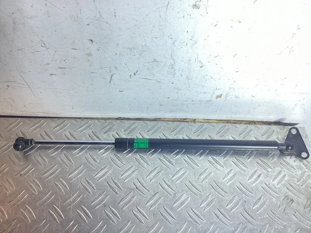 Tailgate/trunk strut/damper – Toyota Land Cruiser (J200) (2008-)