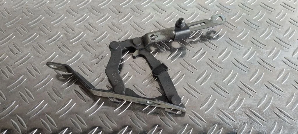 Tailgate/trunk/boot hinge – Porsche 911 997 (2004-2013)