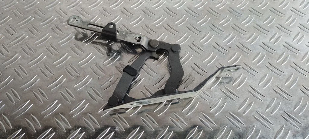 Tailgate/trunk/boot hinge – Porsche 911 997 (2004-2013)
