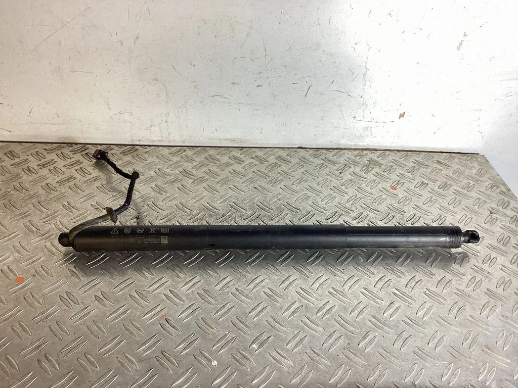 Tailgate/trunk strut/damper – Porsche Macan (95B) (2019-)