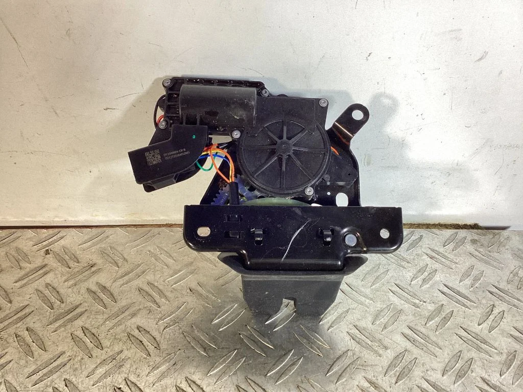 Tailgate/trunk/boot lock/catch/latch 1500604CNB