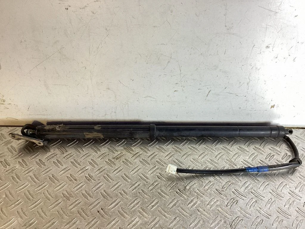 Tailgate/trunk strut/damper – Lexus RX 450H (2016-)
