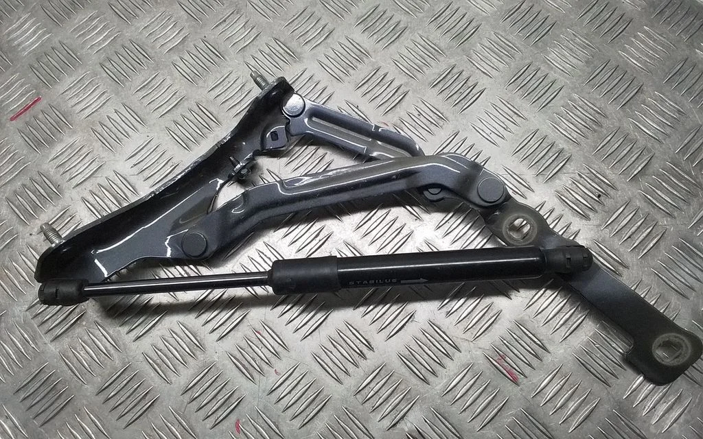 Tailgate/trunk strut/damper – Tesla Model S (2012-)