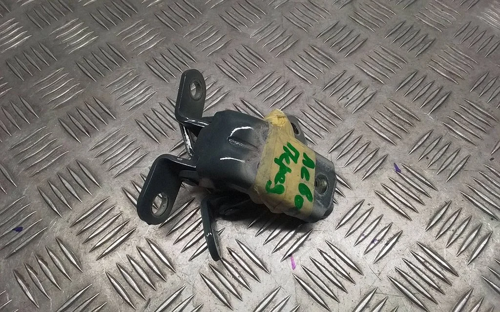 Esiukse ülemine hing