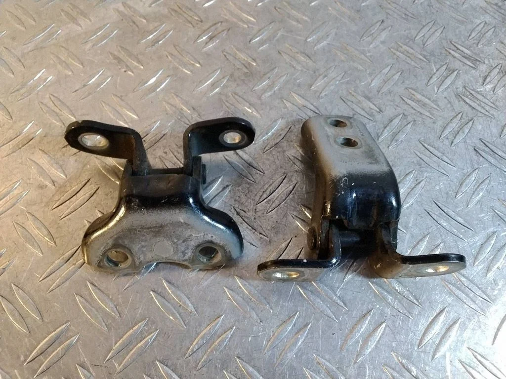 Front door upper hinge – Lexus NX (2021-)