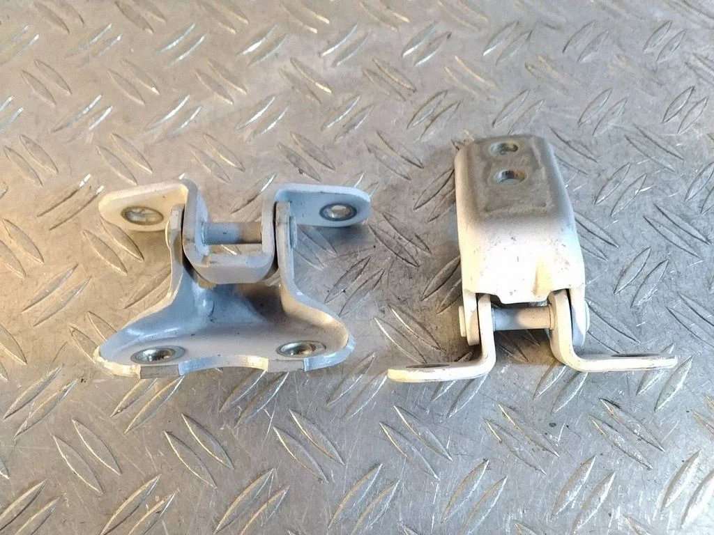 Front door upper hinge – Lexus NX (2021-)