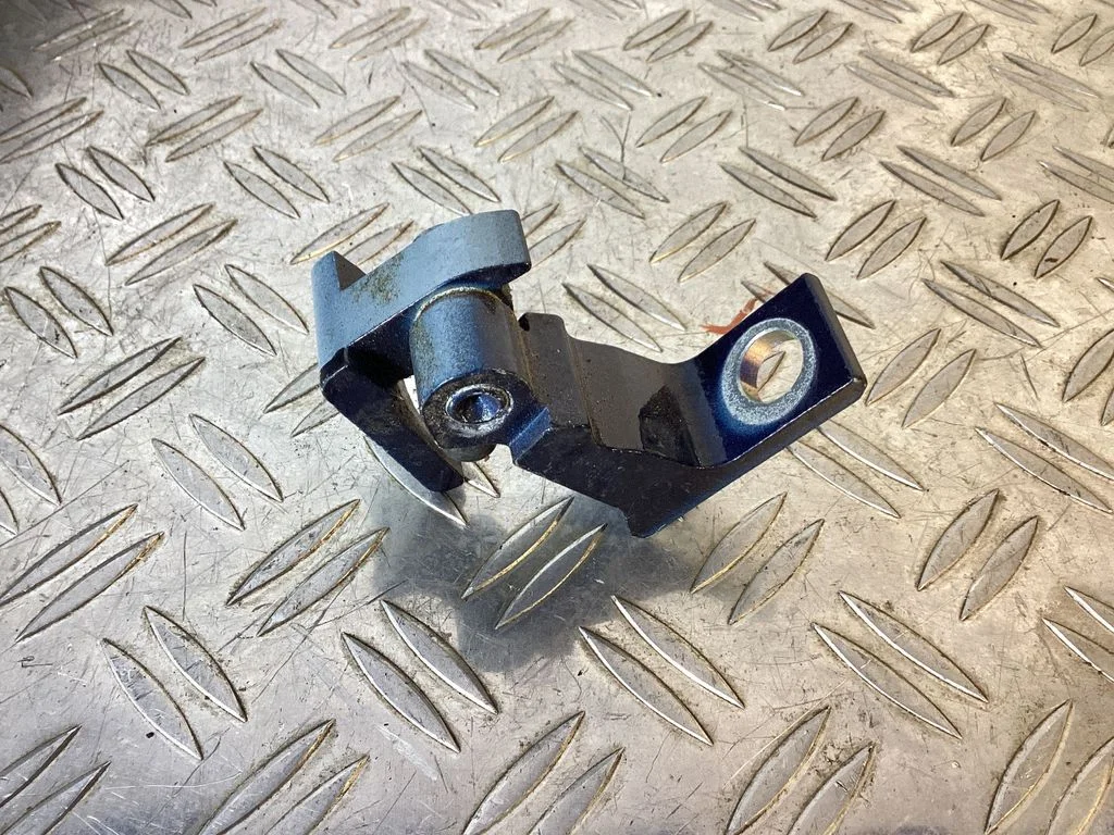 Front door lower hinge – Porsche Cayenne (92A) (2010-2017)