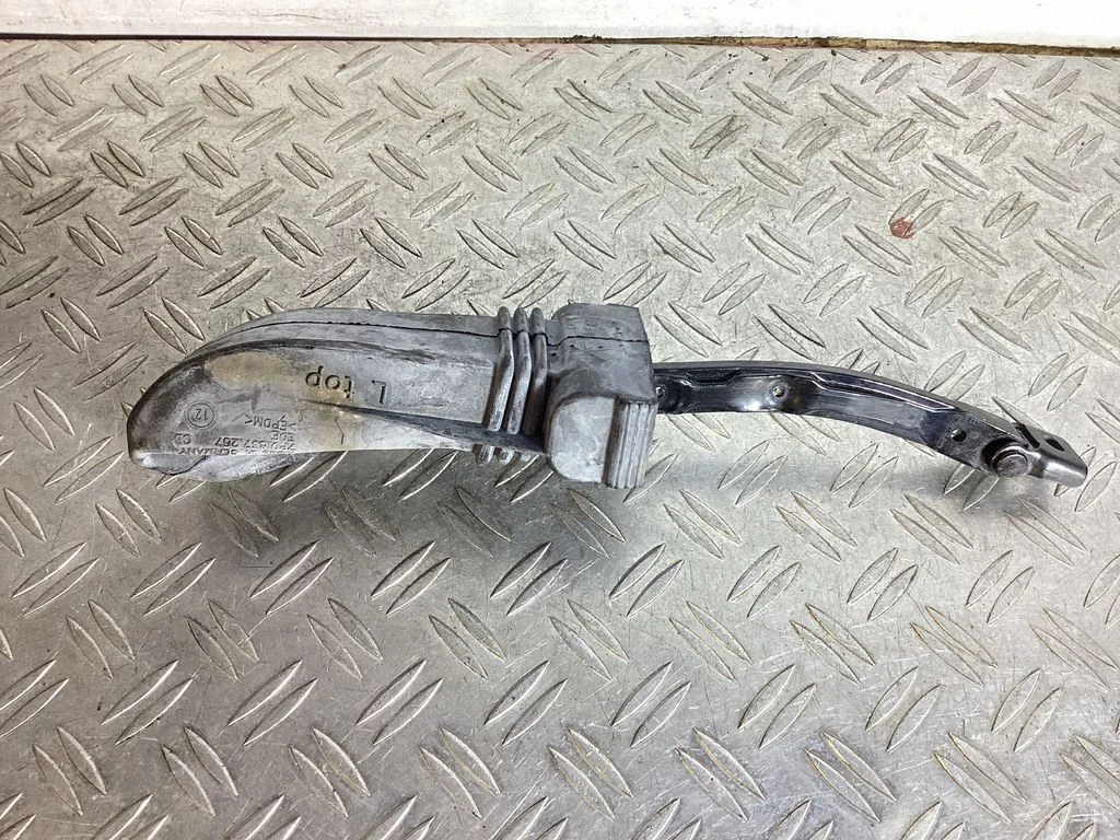 Front door check strap stopper – Porsche Cayenne (92A) (2010-2017)