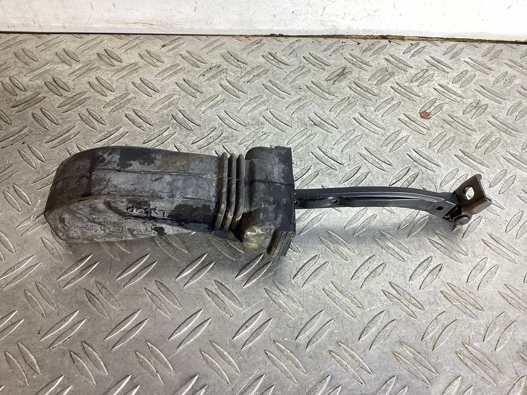Front door check strap stopper – Porsche Cayenne (92A) (2010-2017)