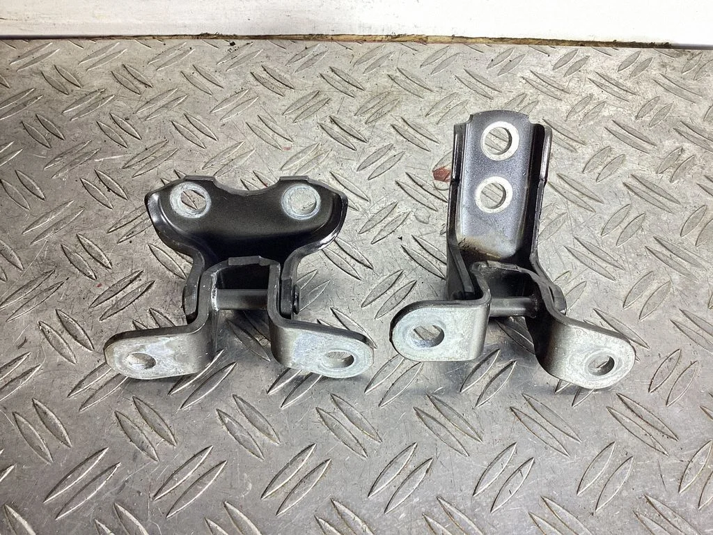 Front door upper hinge – Lexus NX (2021-)