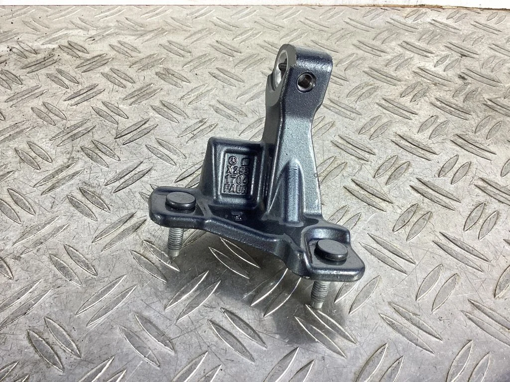 Front door upper hinge – Mercedes-Benz GLC-Class C253 (2016-)