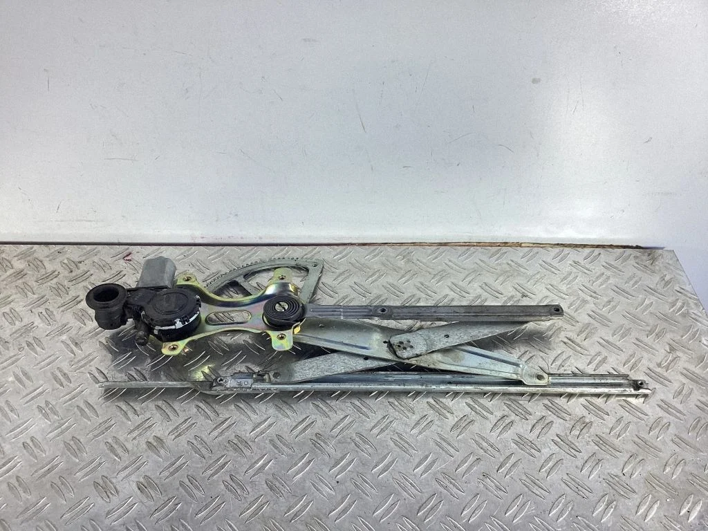 Front door window regulator with motor 8571050080 – Lexus LS UCF30 (2001-2007)