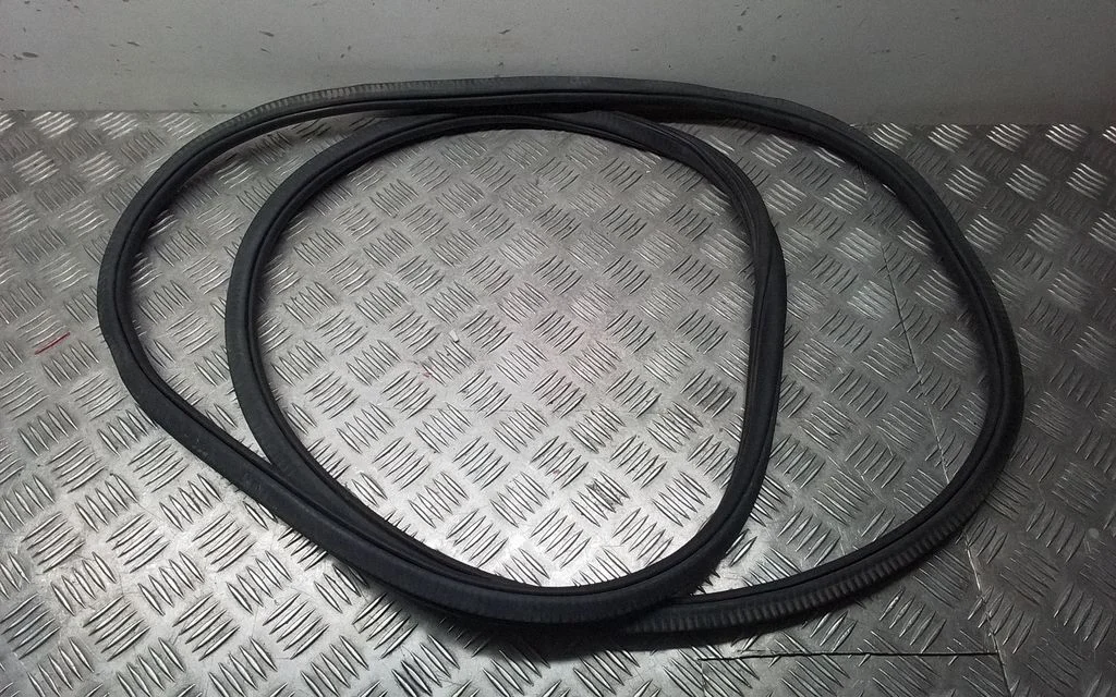 Uszczelka drzwi przednich (na karoserii) – Porsche Macan (95B) (2014-2018)