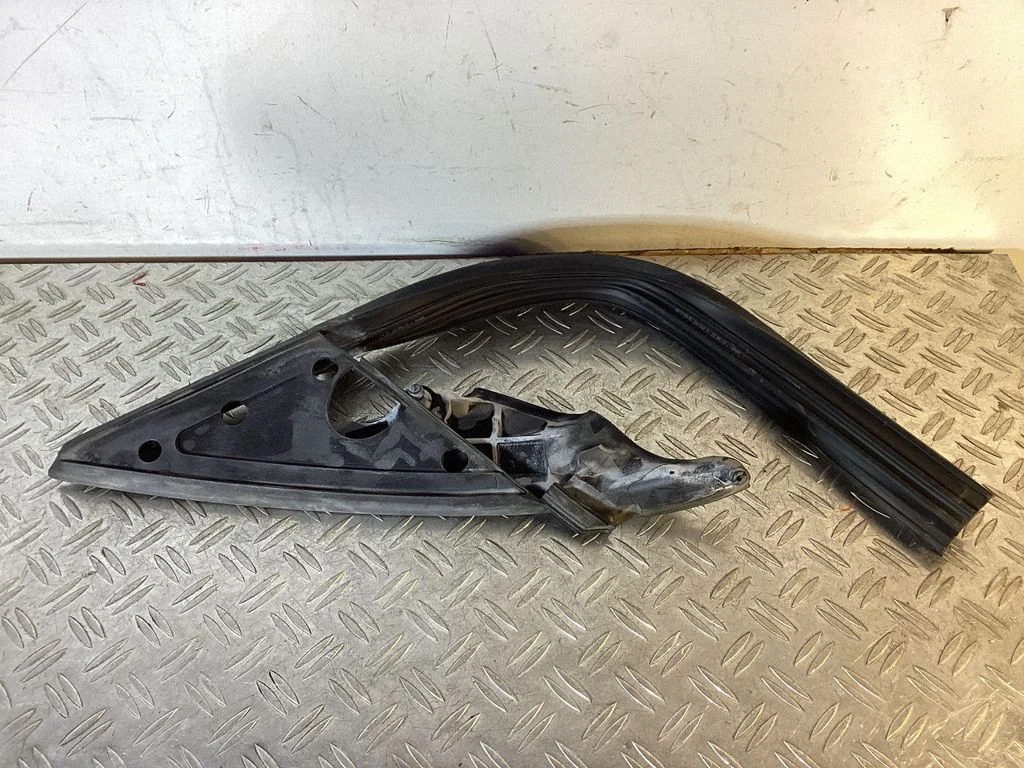 Uszczelka drzwi przednich (na karoserii) – BMW Seria 5 GT F07 (2010-2017)