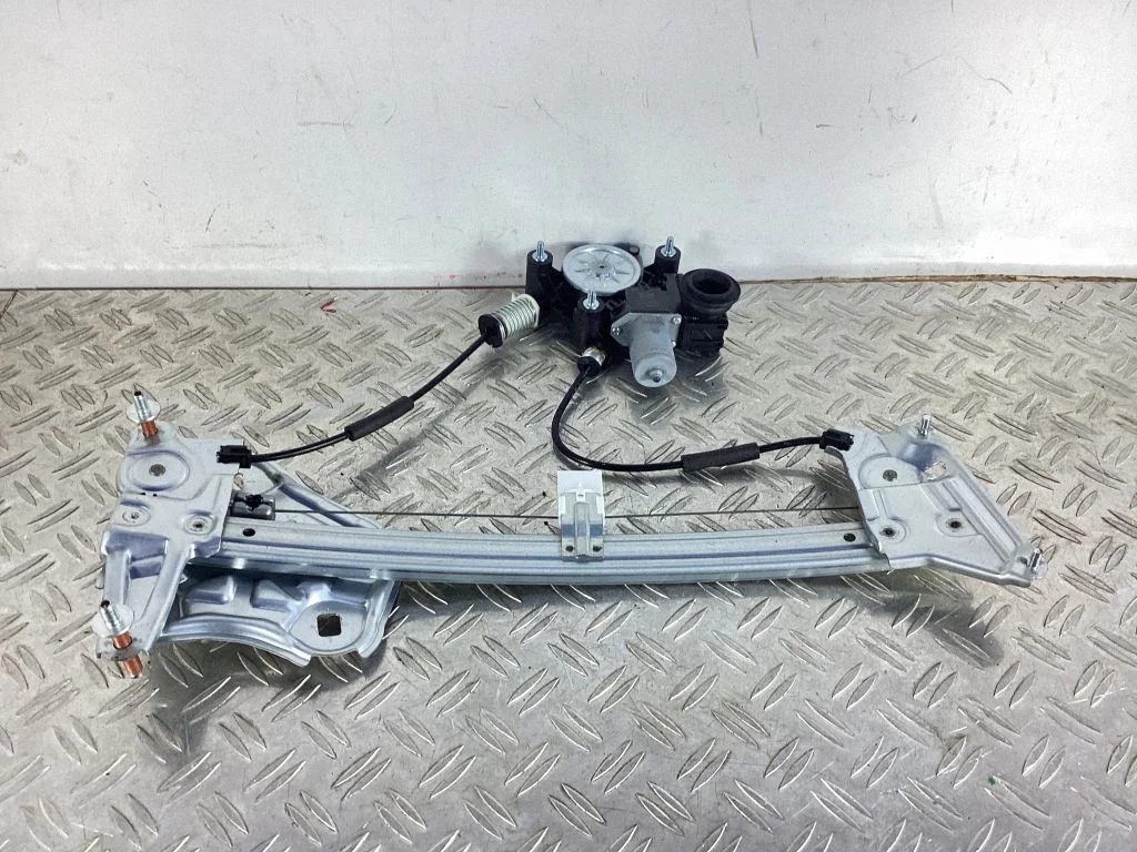 Front door window regulator with motor – Lexus RC (2014-)