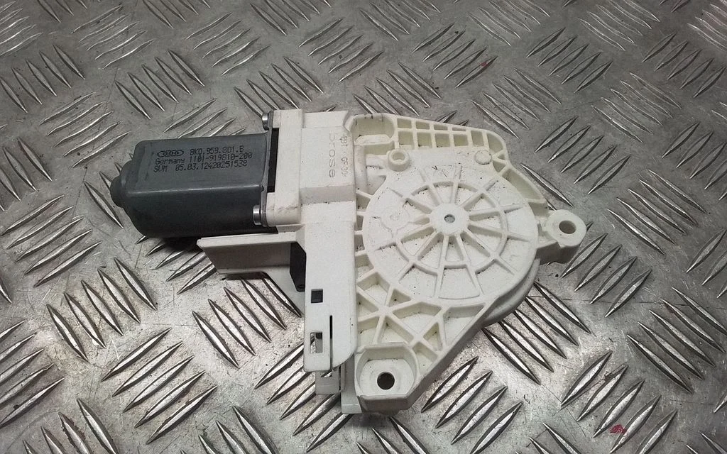 Front door window regulator motor – Porsche Cayenne (92A) (2010-2017)