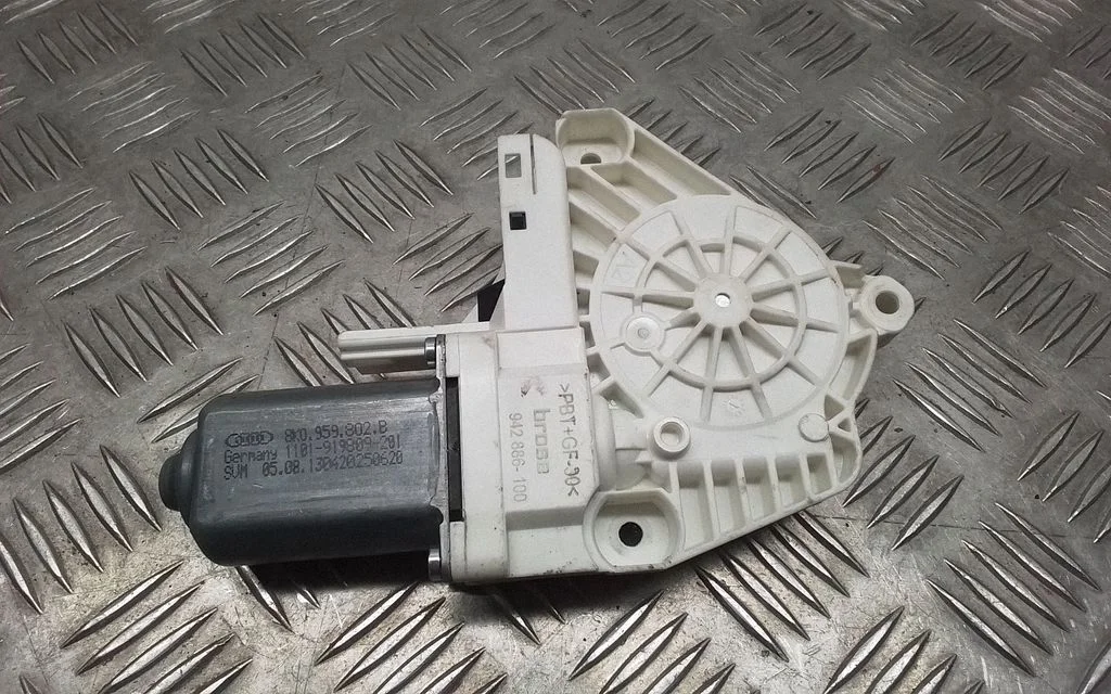 Front door window regulator motor – Porsche Cayenne (92A) (2010-2017)
