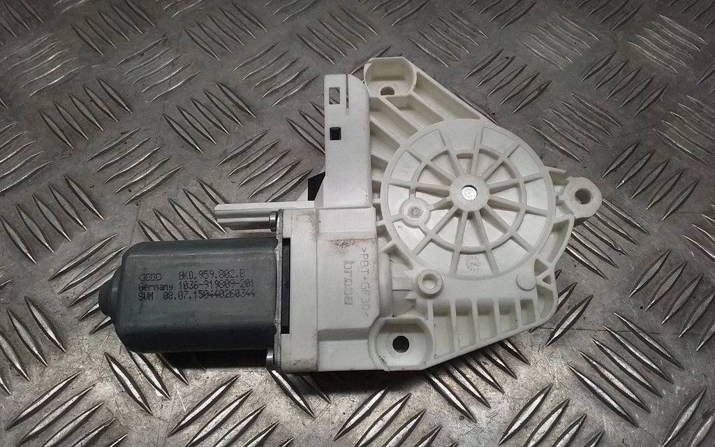 Front door window regulator motor – Porsche Cayenne (92A) (2010-2017)