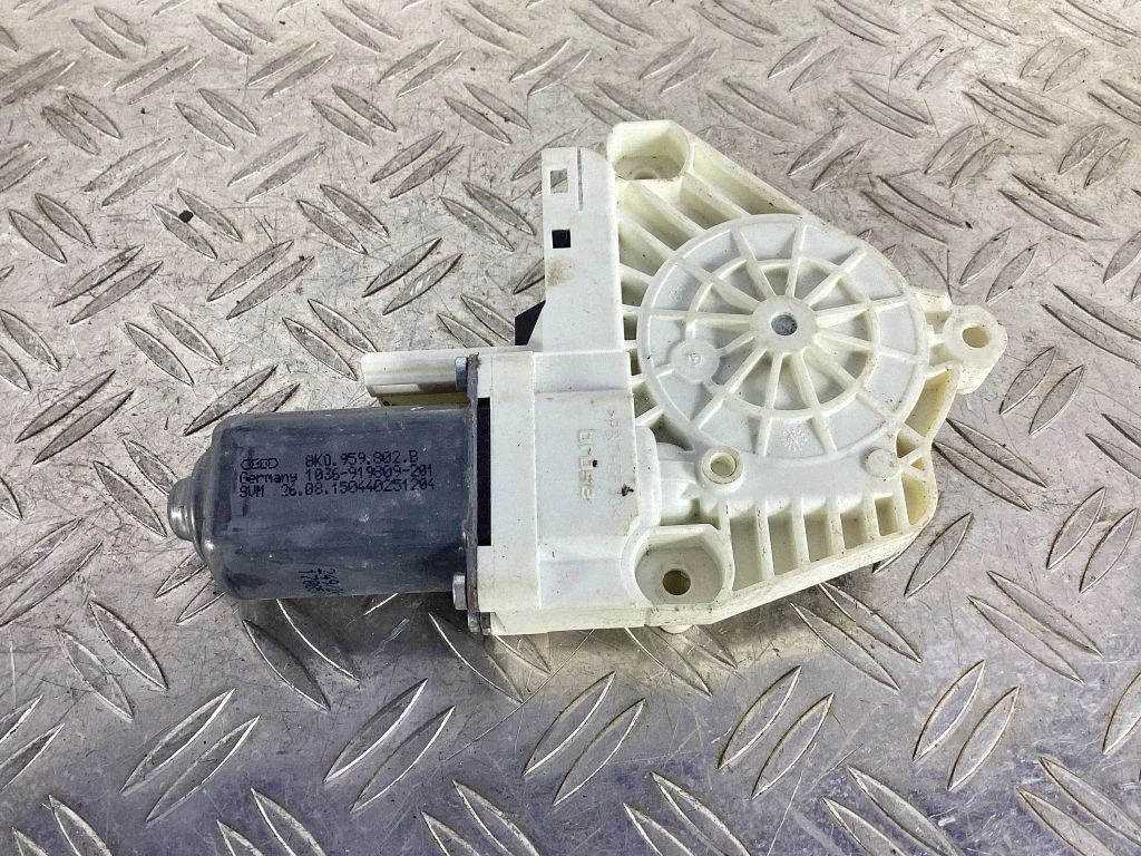Front door window regulator motor – Audi A7 S7 4G (2011-2017)