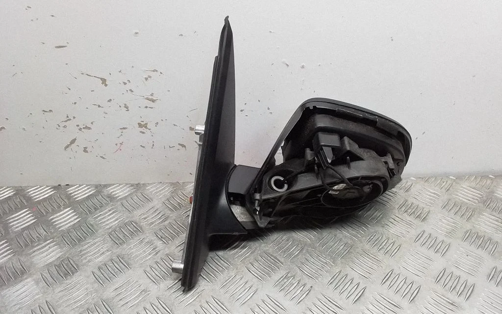 Front door electric wing mirror – front left