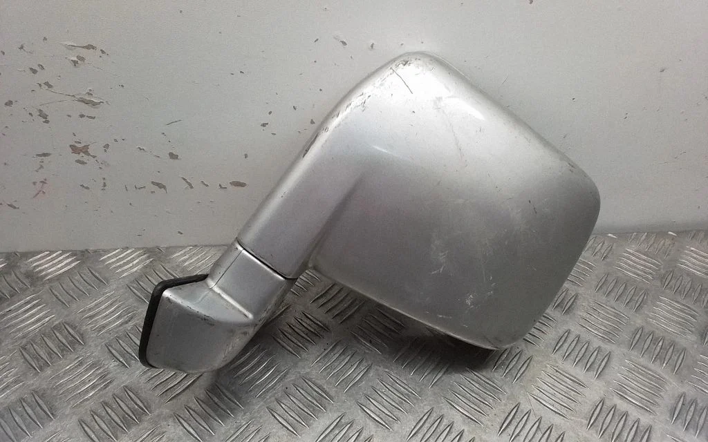 Front door electric wing mirror 012109