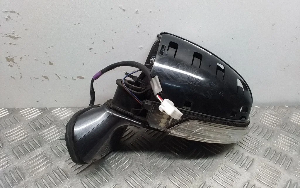 Front door electric wing mirror – Toyota Avensis T270 (2009-2012)