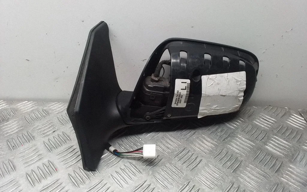Front door electric wing mirror – Toyota Avensis T250 (2003-2006)