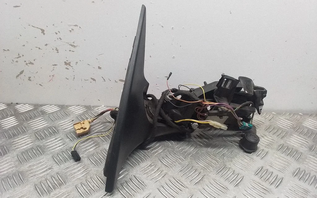 Front door electric wing mirror 010716