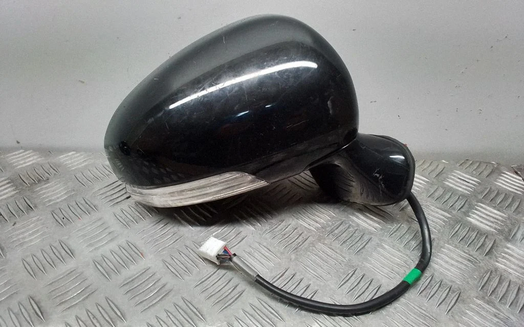 Front door electric wing mirror – Toyota Avensis T270 (2009-2012)