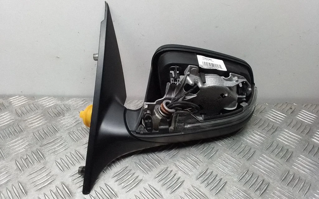 Front door electric wing mirror – front left