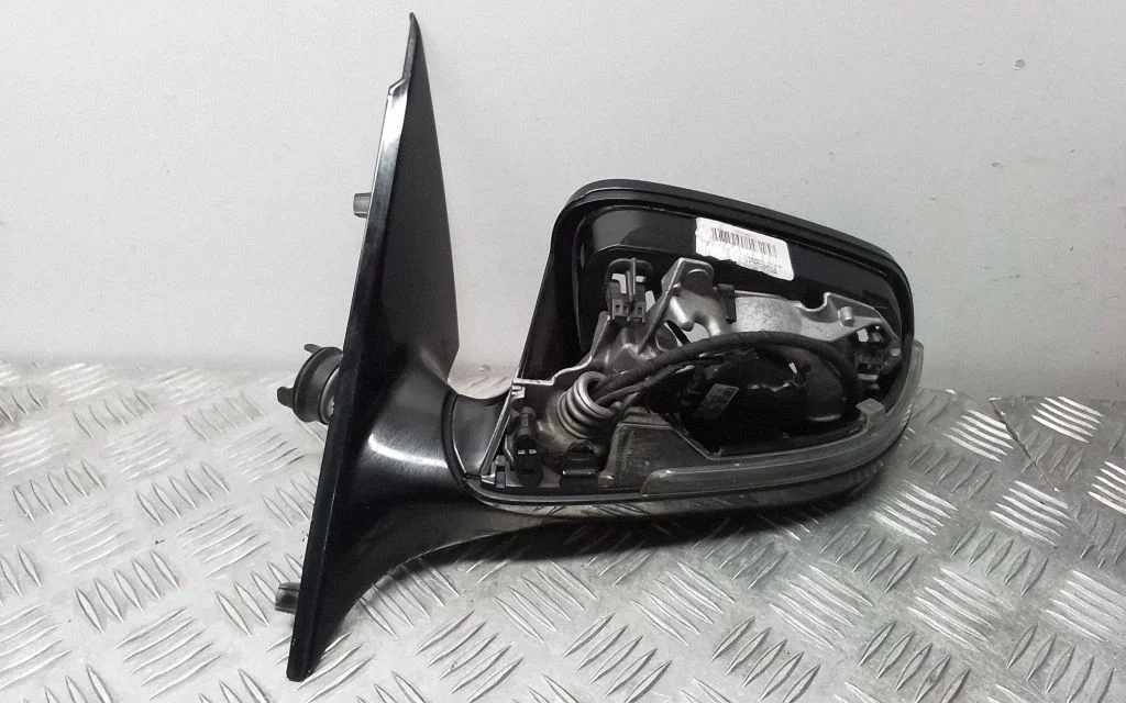 Front door electric wing mirror – front left