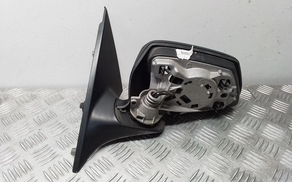 Front door electric wing mirror – front left