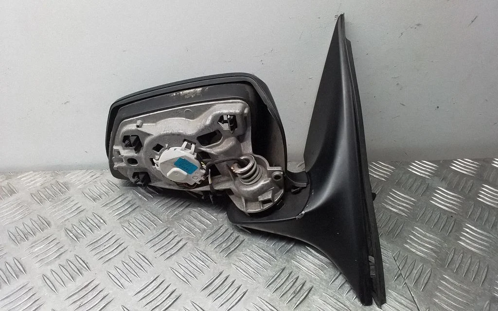 Front door electric wing mirror – front right