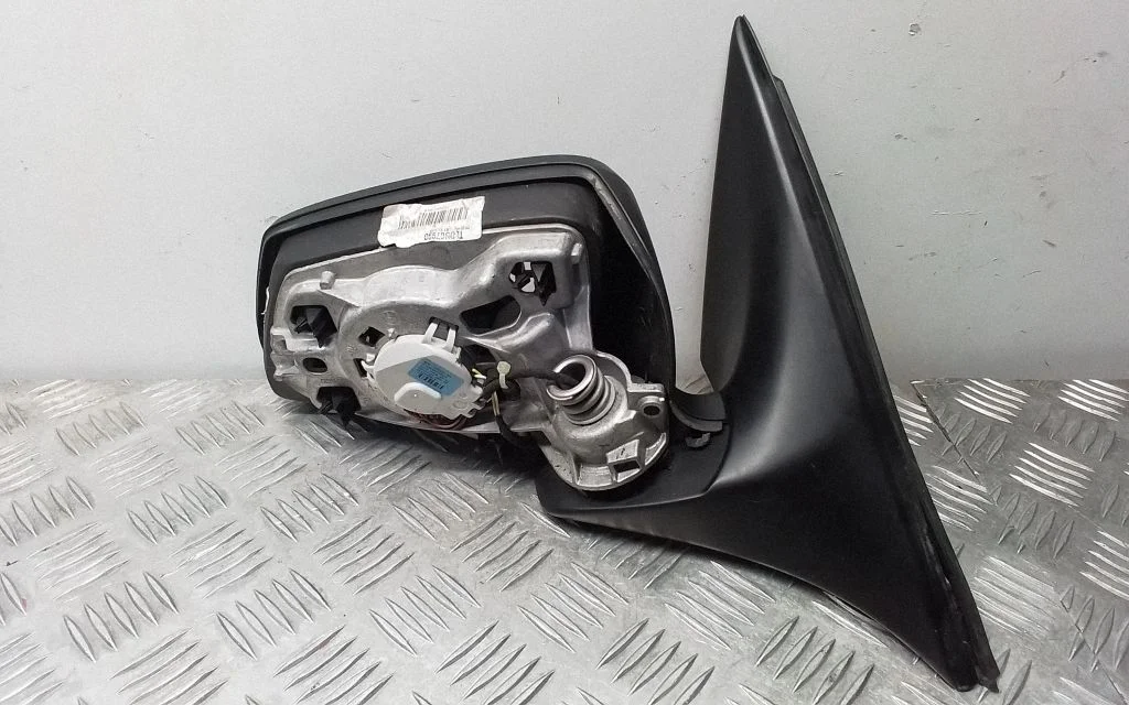Front door electric wing mirror – front right