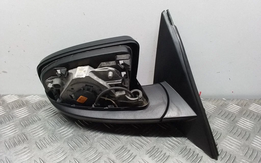 Front door electric wing mirror – front right
