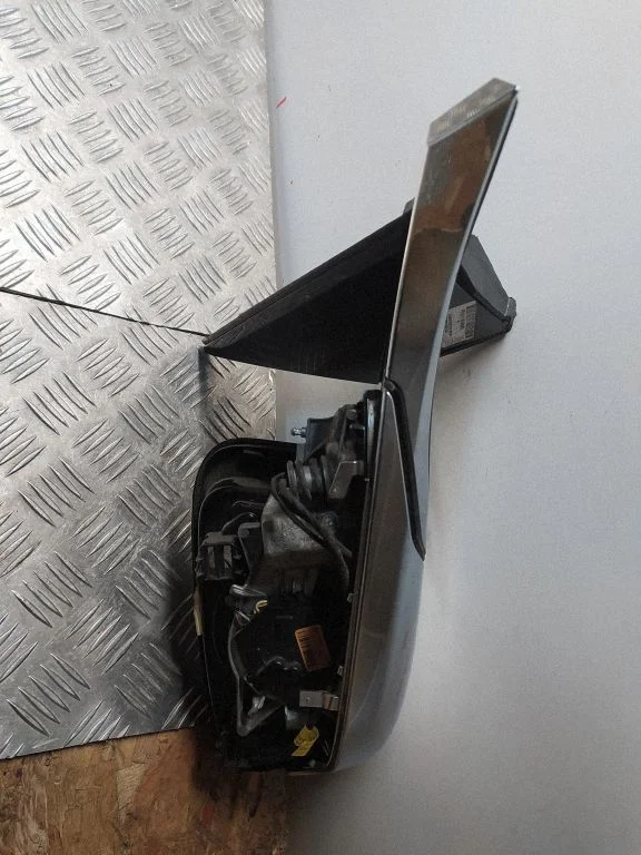 Esiukse elektriline välispeegel – BMW 7-seeria G11 G12 (2015-2022)