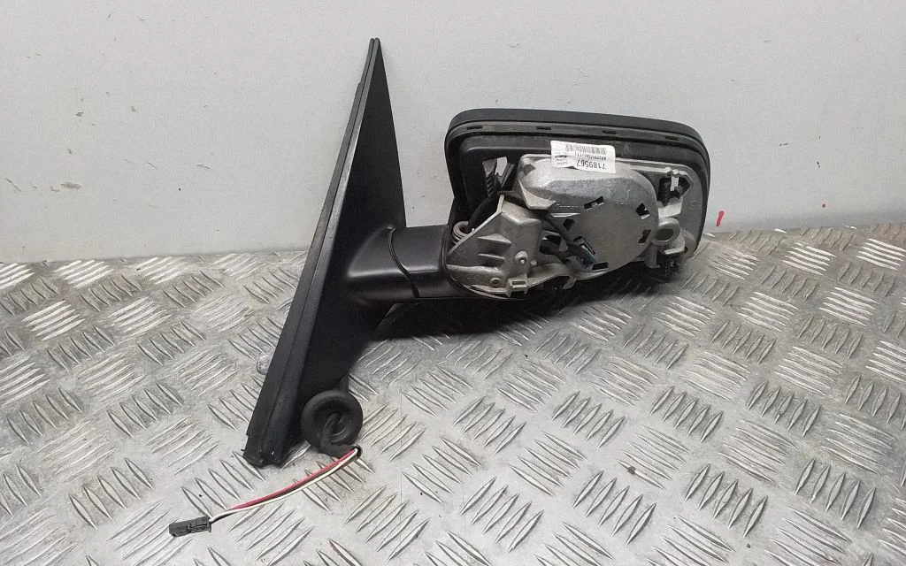 Esiukse elektriline välispeegel – BMW 5-seeria E60 E61 (2004-2010)