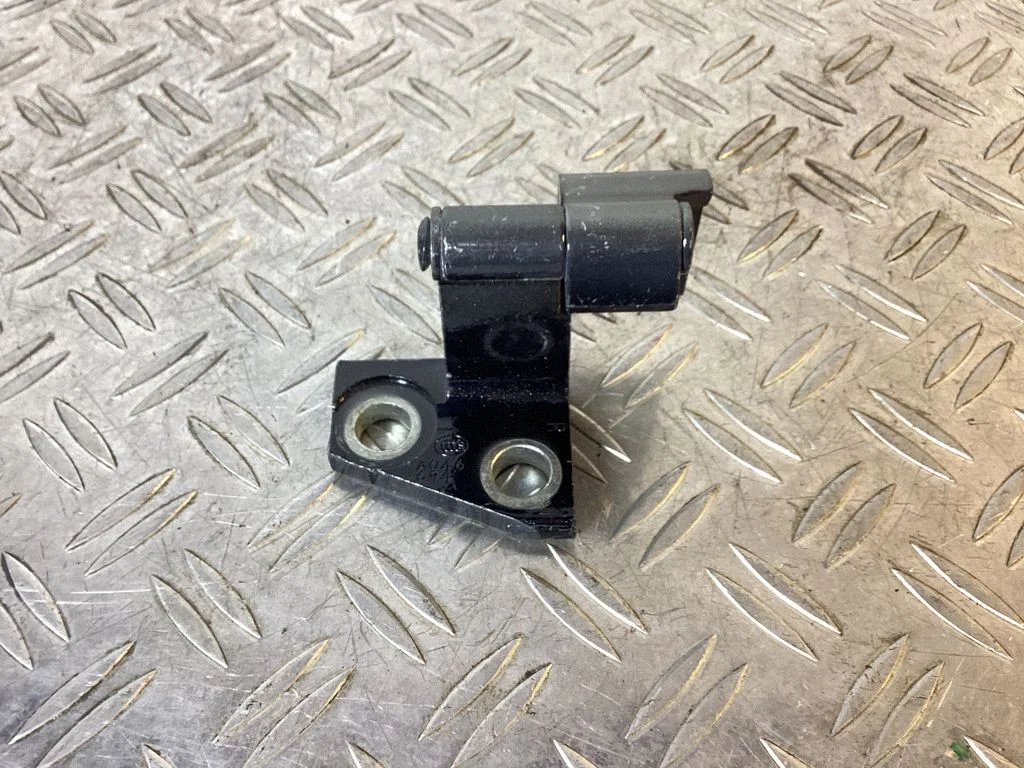 Rear door upper hinge – Lexus RX 450H (2016-)