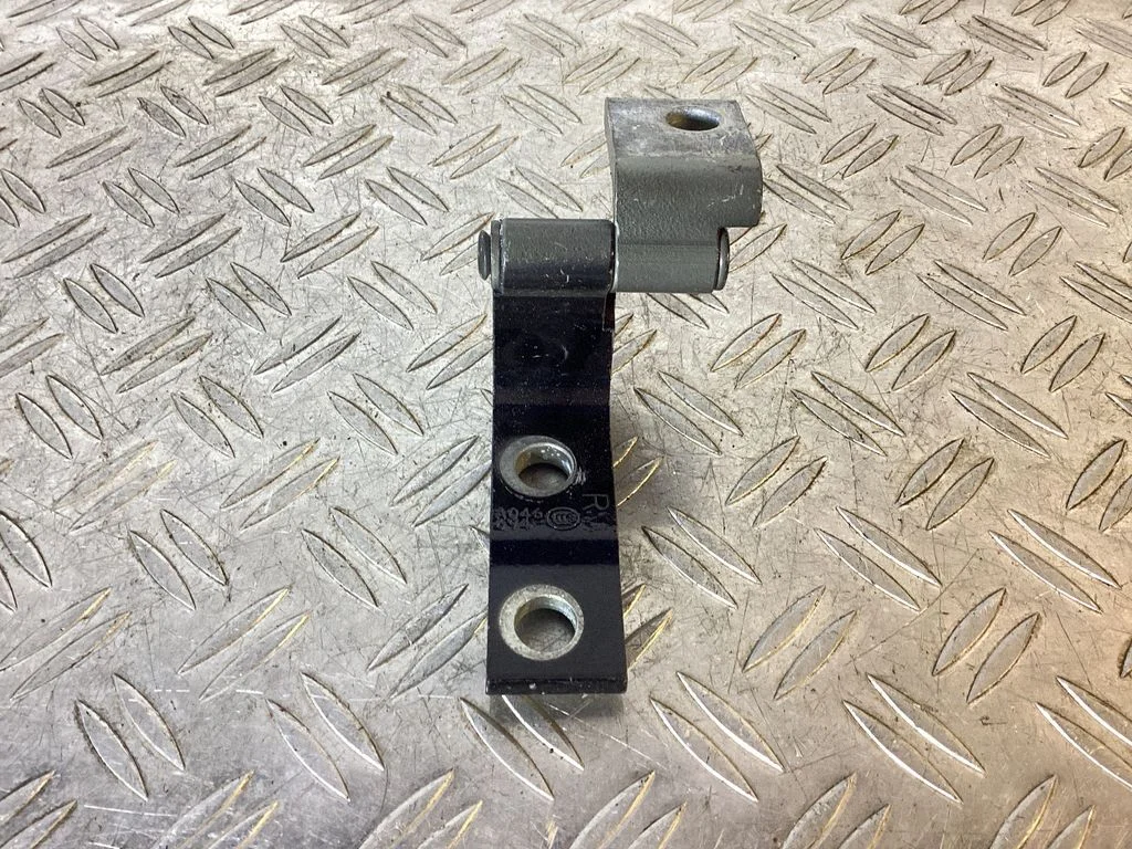 Rear door upper hinge – Lexus RX 450H (2016-)