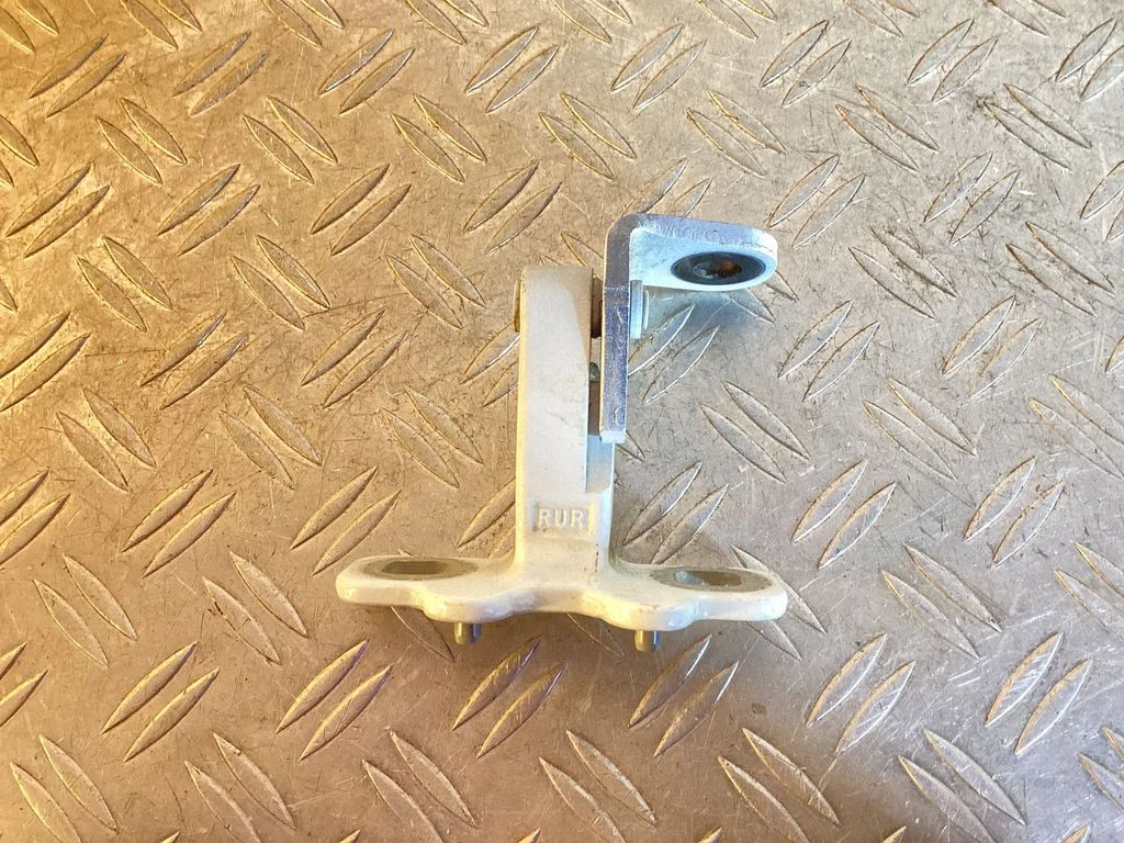 Rear door upper hinge – Tesla Model Y (2020-)