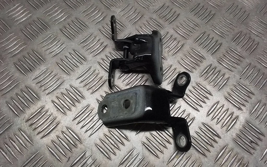 Rear door upper hinge – Lexus RX 450H (2016-)
