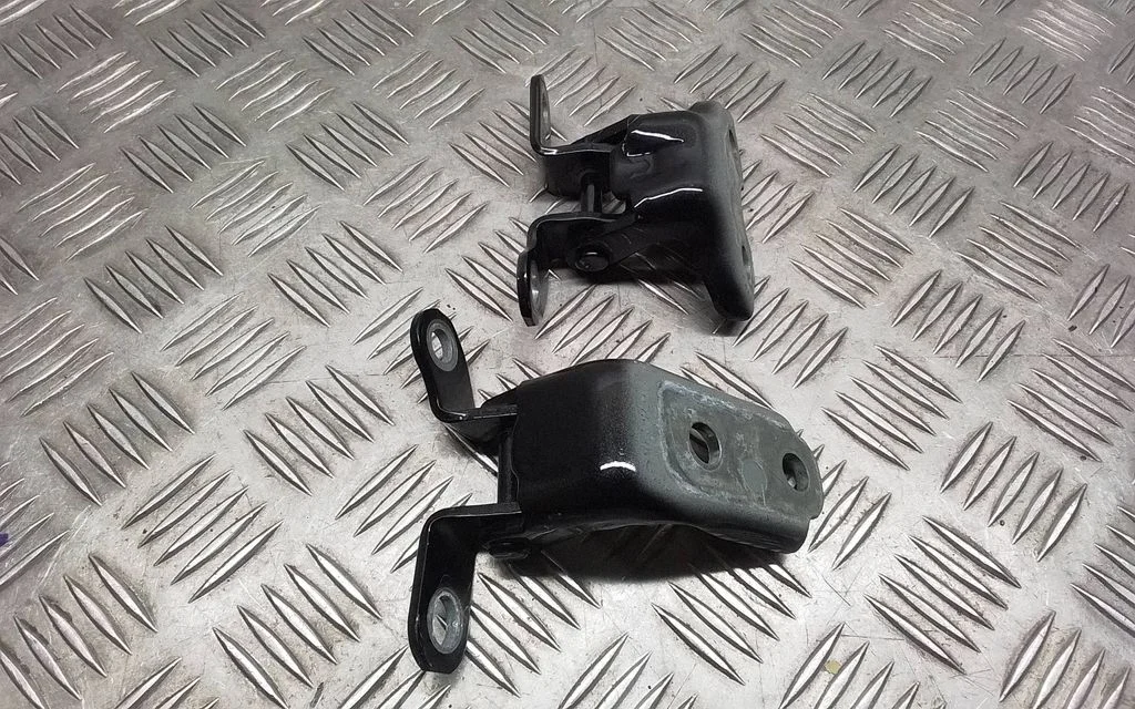 Rear door upper hinge – Lexus RX 450H (2016-)