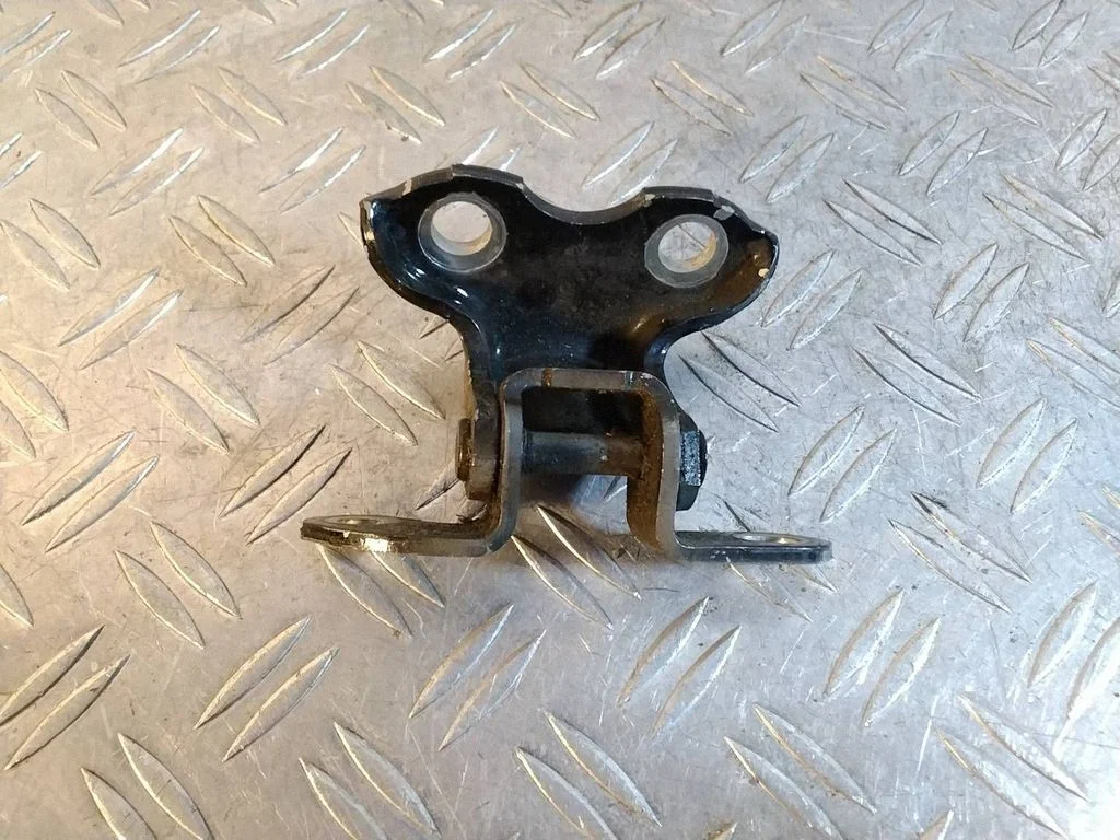 Rear door upper hinge – Lexus NX (2021-)