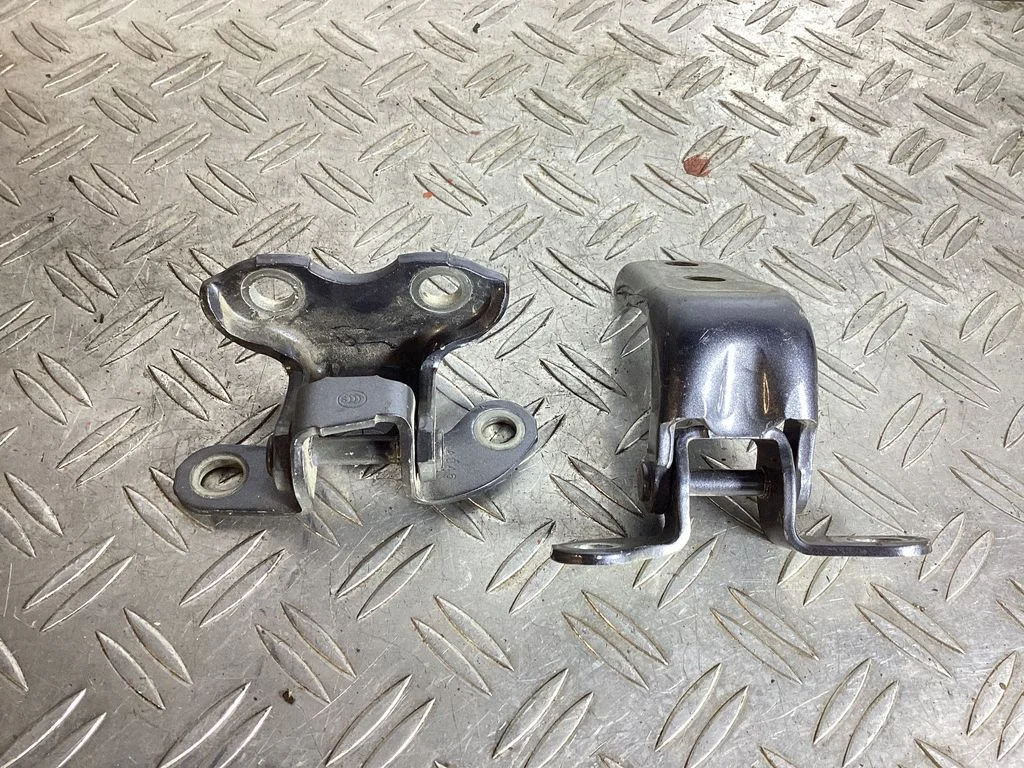 Rear door upper hinge – Lexus GS 250 350 300H 450H (2013-)